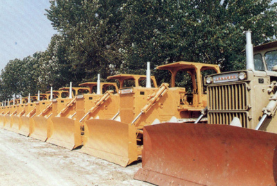 產(chǎn)品整裝待發(fā)。自1984年對(duì)銷售實(shí)行了承包責(zé)任制，調(diào)動(dòng)了職工的積極性，增強(qiáng)了責(zé)任感，從而改變了過去等、靠、要的被動(dòng)局面。