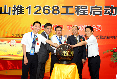 2011年山推信息化建設(shè)有三件大事：ERP、PDM、呼叫中心，其中ERP為核心，PDM是基礎(chǔ)，呼叫中心為方式之一。